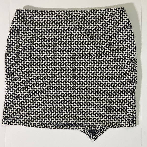 Black and white shirt skirt size LG - Picture 3 of 5